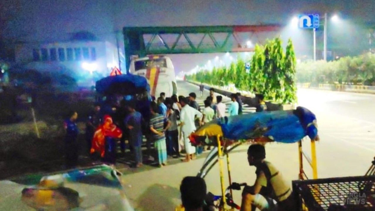 ফতুল্লায় বাসে অস্ত্রের মুখে যাত্রীদের টাকা-মোবাইল লুট