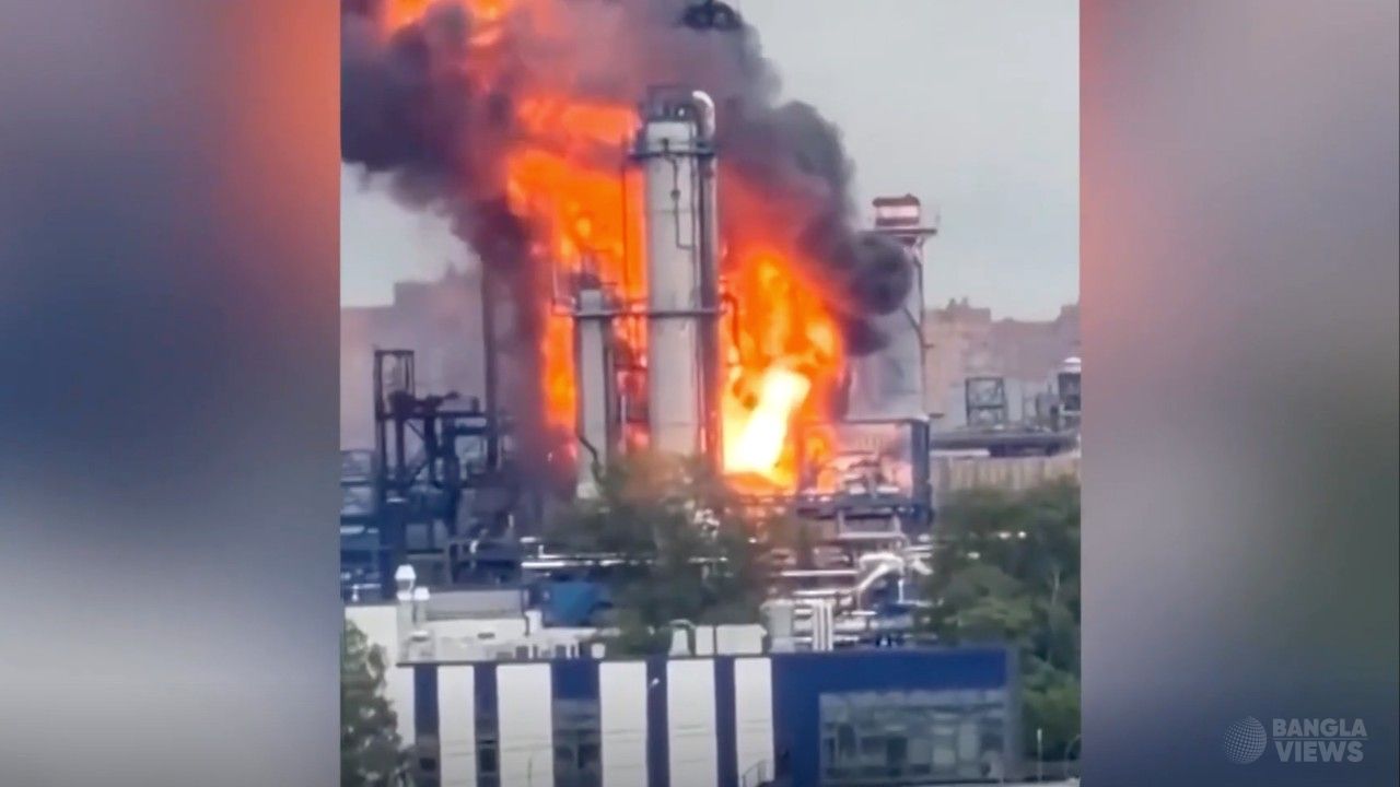 রাশিয়ার কৌশল বদলের দাবি জেলেনস্কির, এবার জ্বালানি স্থাপনায় পা'ল্টা আ'ঘাত
