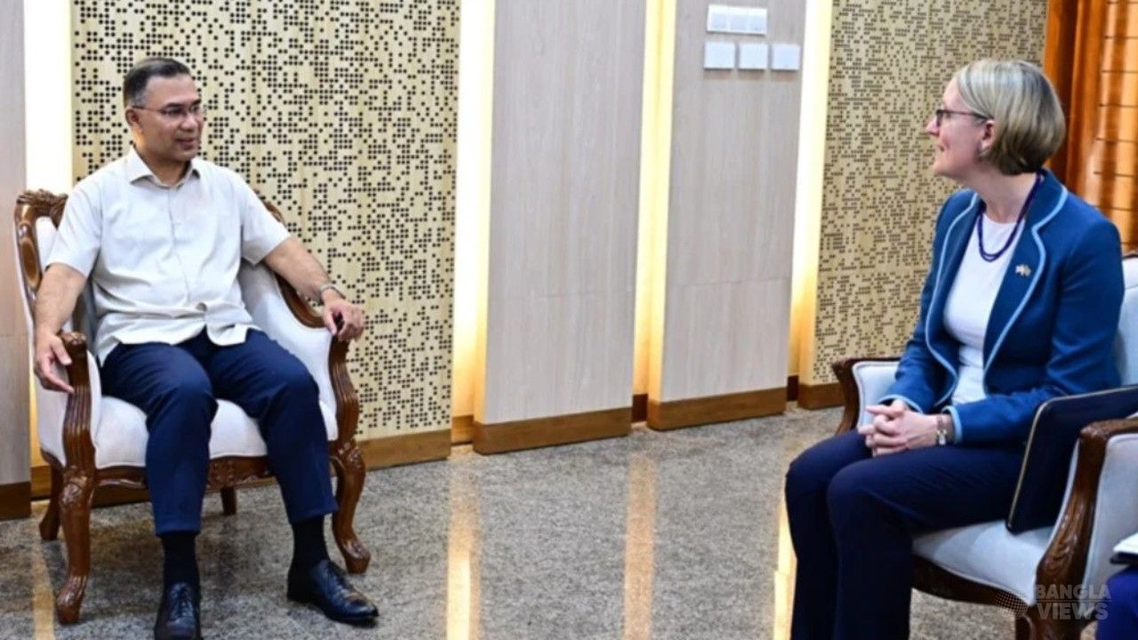 প্রধানমন্ত্রীর সঙ্গে ব্রিটিশ হাইকমিশনার সারাহ কুকের সাক্ষাৎ