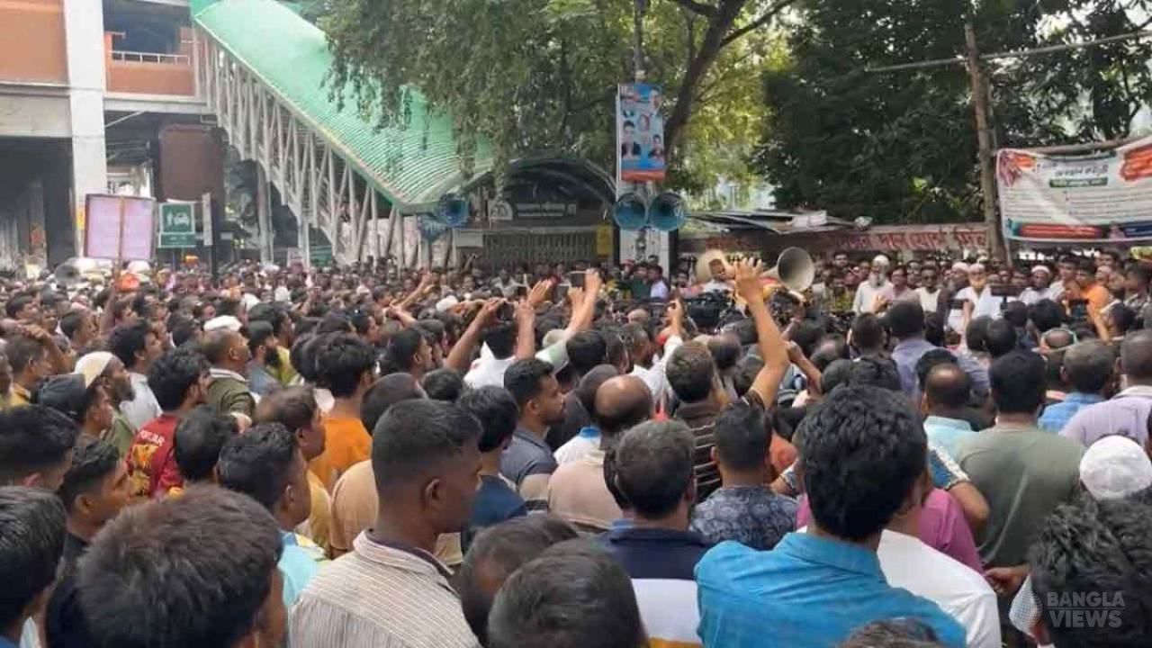 বিদ্যুৎ বিচ্ছিন্নতায় অটোরিকশা চালকদের আয় বন্ধ হয়ে পড়েছে