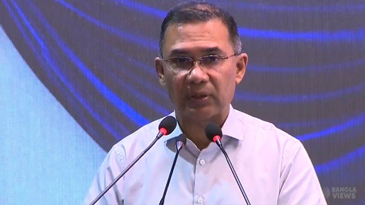 গুণী শিক্ষকদের হাতে ২ লাখ টাকা ও ক্রেস্ট তুলে দিলেন প্রধানমন্ত্রী