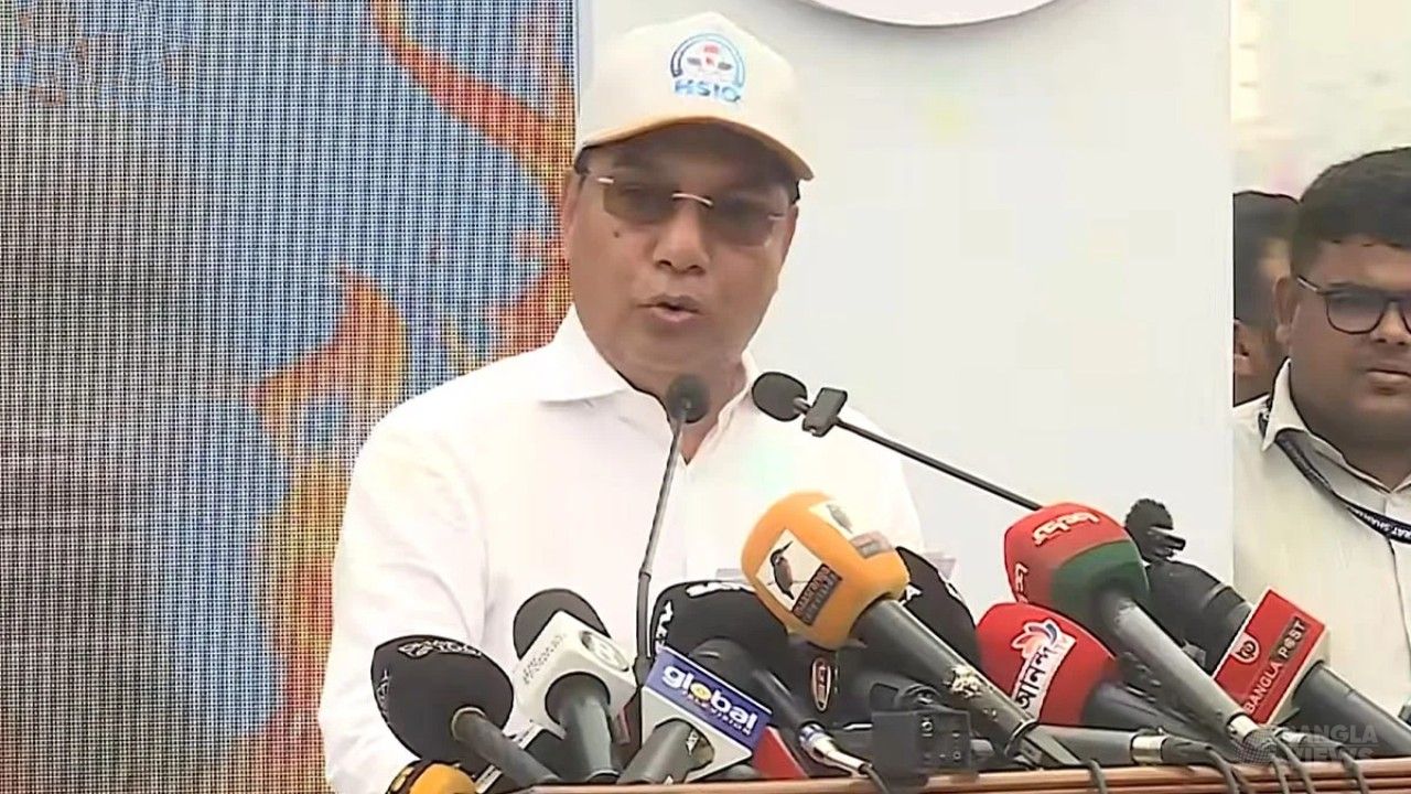 বিমানবন্দরে দায়িত্বে অবহেলা করলে কঠোর শাস্তি: বিমানমন্ত্রী
