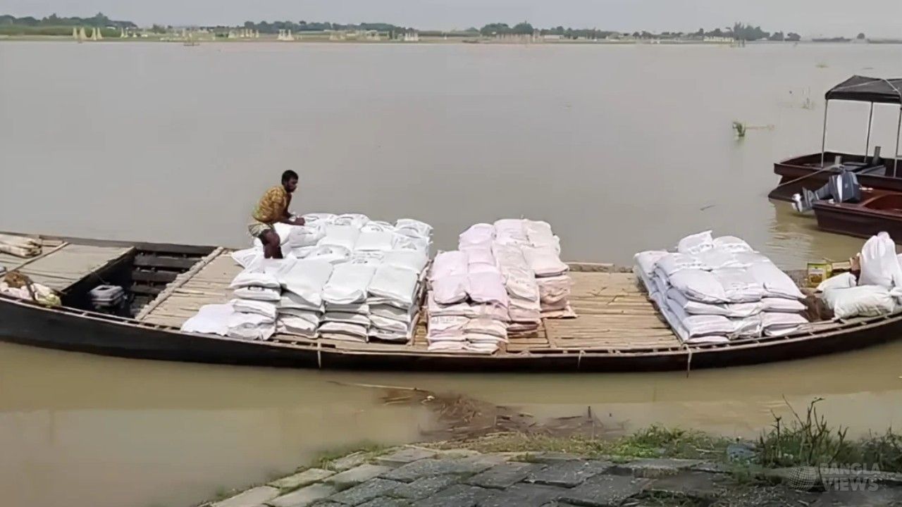 ভারতে পাচারের সময় নৌকাভর্তি ৯২৫০ কেজি সার জব্দ