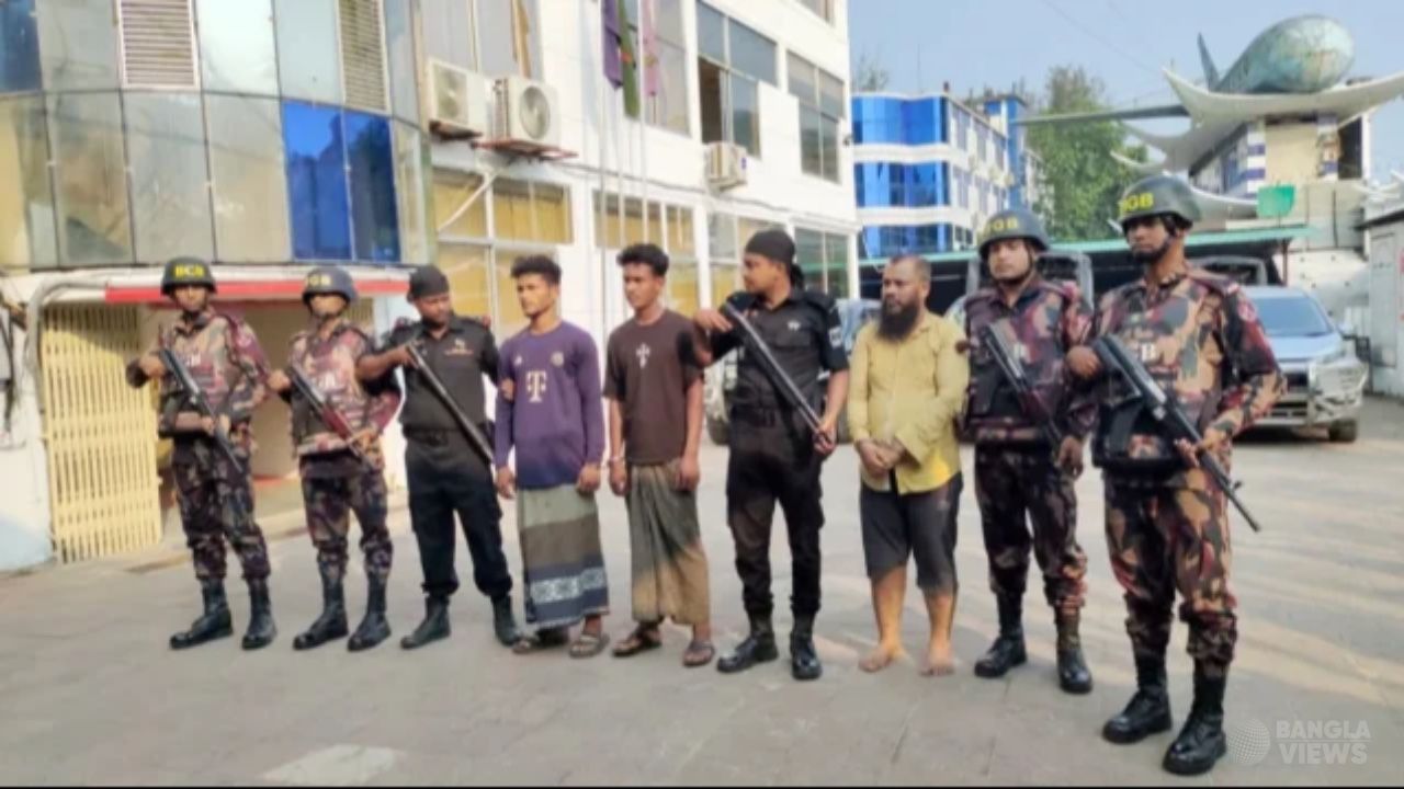 টেকনাফে পৃথক অভিযানে ৫ লাখ ৯০ হাজার ইয়াবা উদ্ধার, আটক ৩