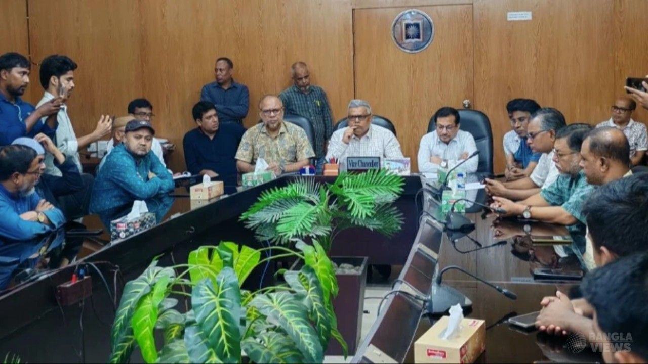 সাংবাদিকের ওপর হামলা: রাবির হল প্রাধ্যক্ষকে অব্যাহতি
