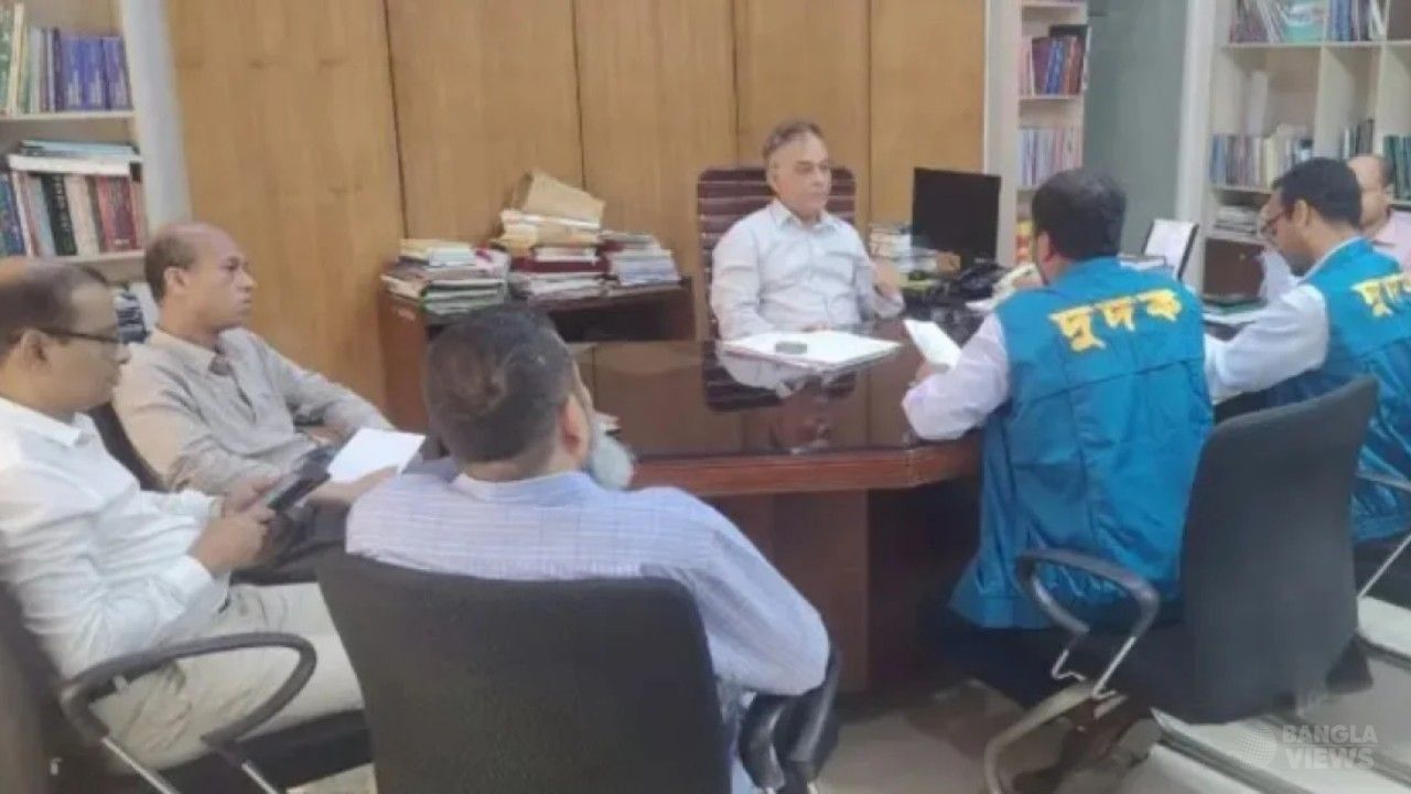 পাঠ্যবই ছাপায় ২৫২ কোটি টাকা অতিরিক্ত ব্যয়ের অভিযোগ, এনসিটিবিতে দুদক
