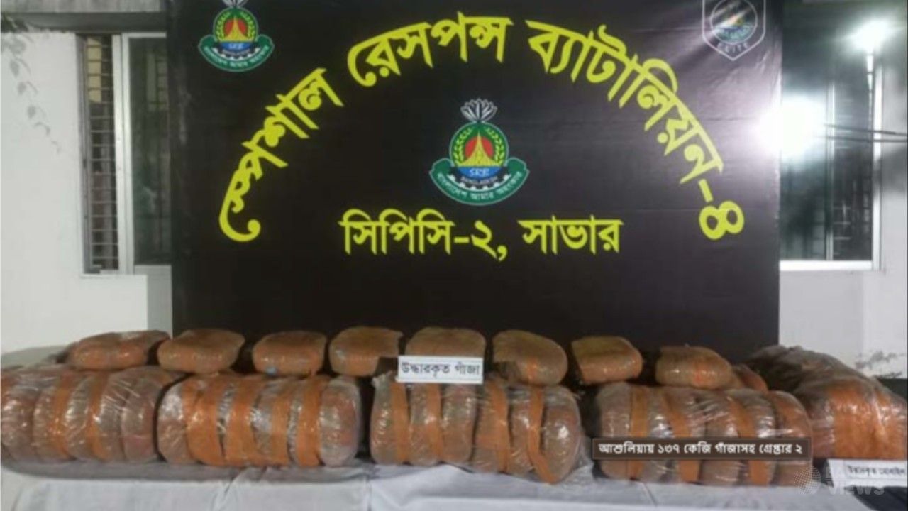 আশুলিয়ায় ১৩৭ কেজি গাঁজাসহ গ্রেপ্তার ২