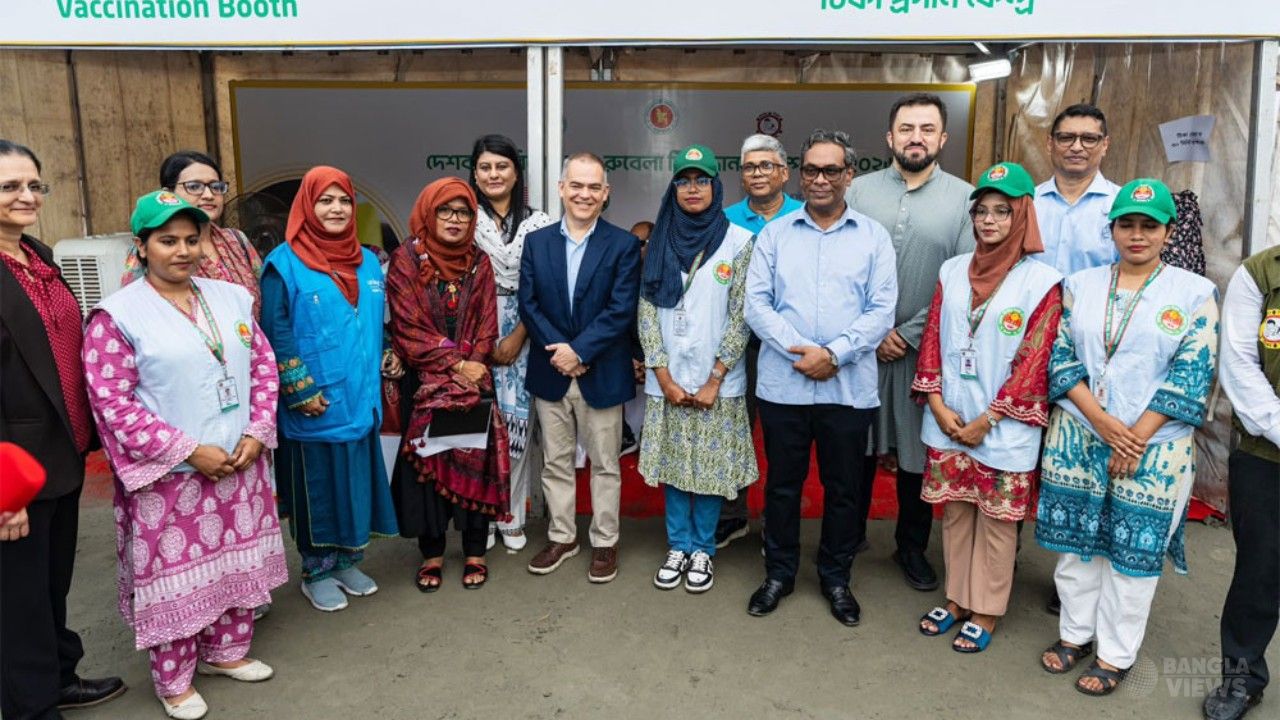 হাম-রুবেলা টিকাদান কার্যক্রম পরিদর্শনে মার্কিন ভারপ্রাপ্ত রাষ্ট্রদূত