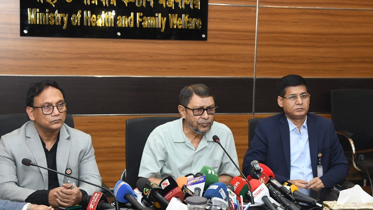 ক্যান্সার চিকিৎসায় দেশে আসছে ১৭ রেডিওথেরাপি মেশিন: স্বাস্থ্যমন্ত্রী