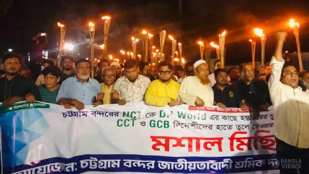 এনসিটি দেশীয় ব্যবস্থাপনায় রাখার দাবিতে মশাল মিছিল