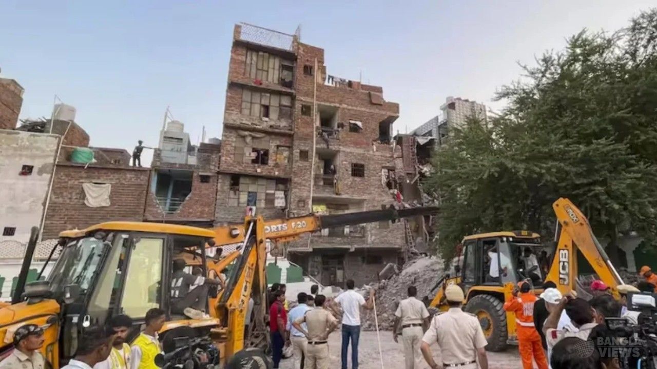 দিল্লিতে ভবন ধসে নিহত বেড়ে ৪, চলছে উদ্ধার অভিযান