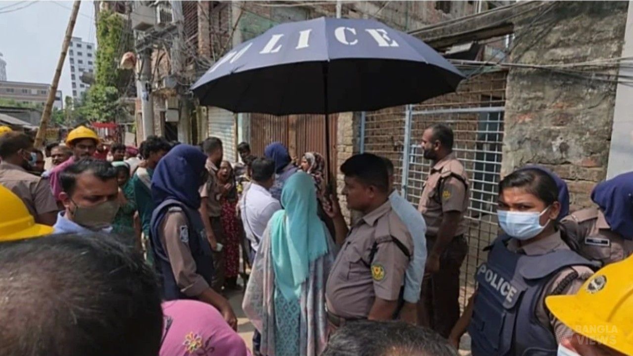 হাজারীবাগে ২০টি অটোরিকশা গ্যারেজের অবৈধ বিদ্যুৎ সংযোগ বিচ্ছিন্ন