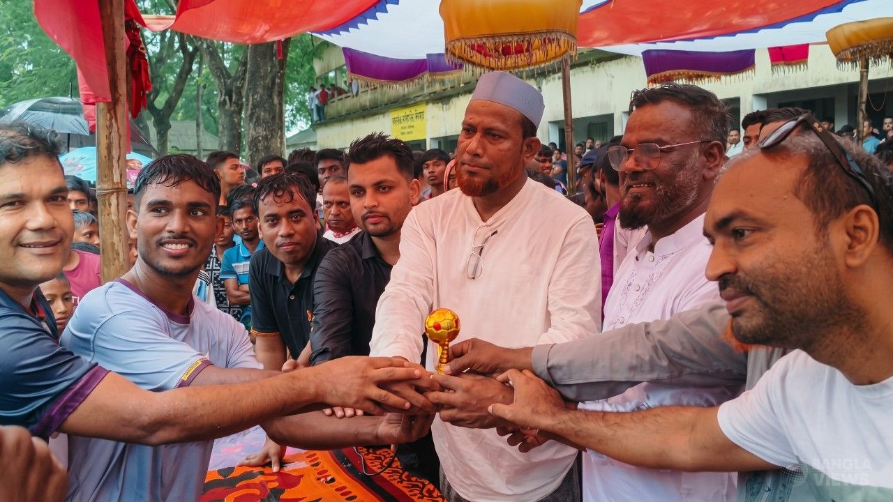 মরহুম আনোয়ারুল হোসেন খান চৌধুরী স্মৃতি ফুটবল টুর্নামেন্টে হাজীপুর একাদশের জয়