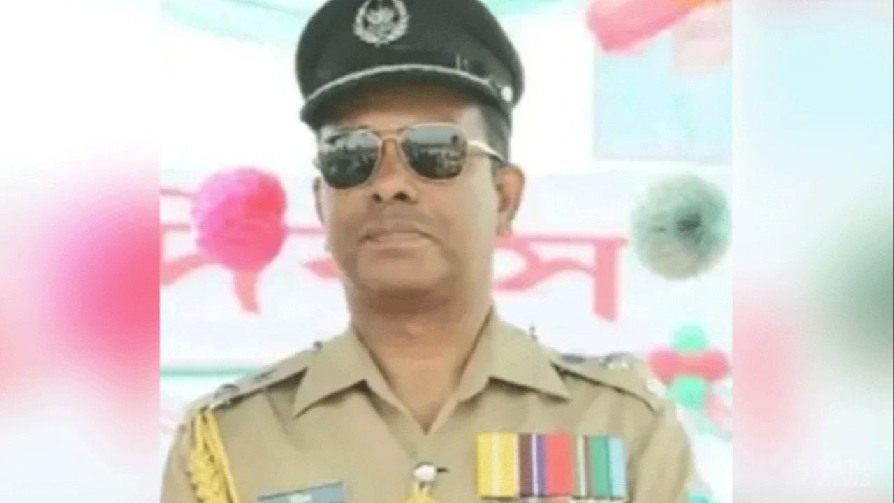 অসদাচরণ ও পলাতক থাকায় অতিরিক্ত ডিআইজি টুটুল চক্রবর্তী বরখাস্ত