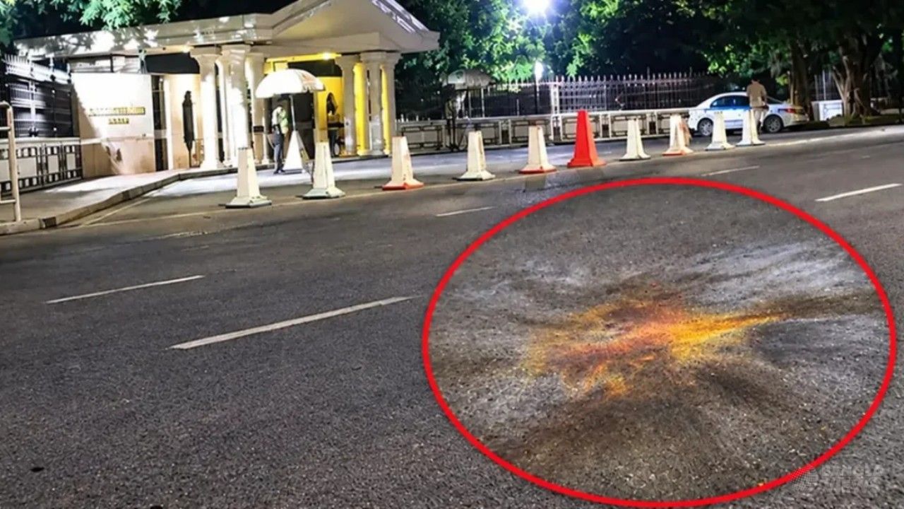 প্রধানমন্ত্রীর কার্যালয়ের সামনে দুটি ককটেল নিক্ষেপ