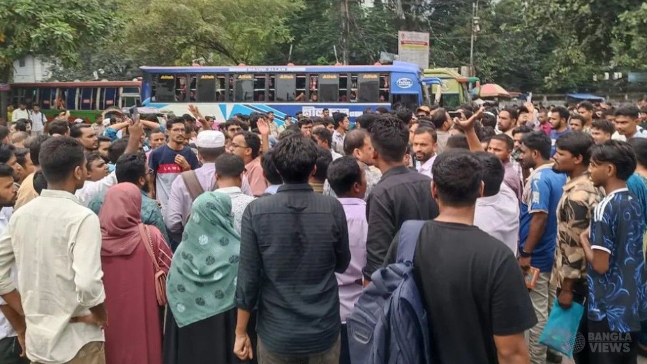 যুব উন্নয়নের নিয়োগ পরীক্ষা স্থগিত, নীলক্ষেত অবরোধ