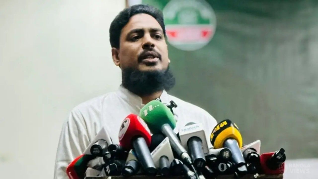 প্রশ্নফাঁসে জড়িতদের চাকরিচ্যুত ও গ্রেপ্তার করতে হবে: আখতার হোসেন