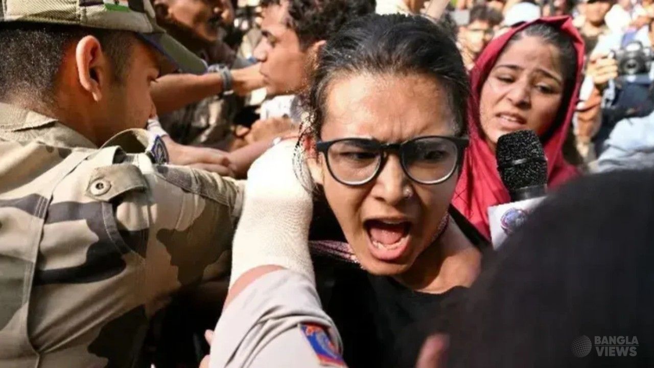 দিল্লিতে বিক্ষোভের সময় আইসা নেত্রী নেহা বোরা আটক