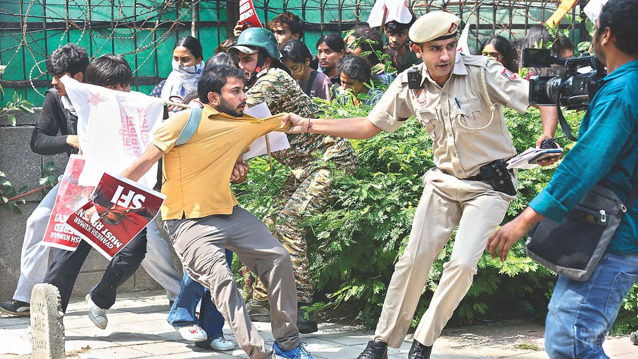 অচল দিল্লি, ব্যাপক ধরপাকড়