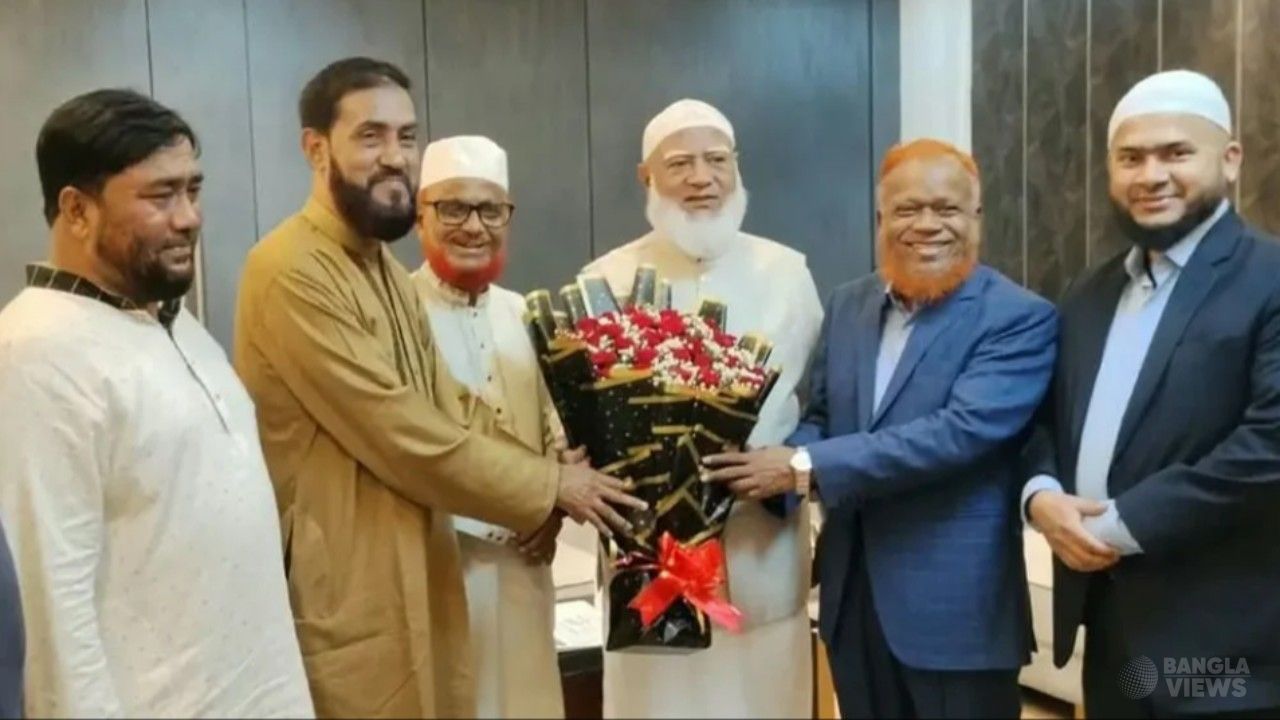 তুরস্ক সফর ও ওমরাহ পালন শেষে দেশে ফিরলেন ডা. শফিকুর রহমান