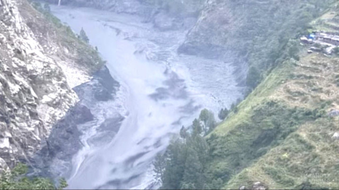 নেপালে ভয়াবহ আকস্মিক বন্যা, ভেসে যাচ্ছে ঘরবাড়ি
