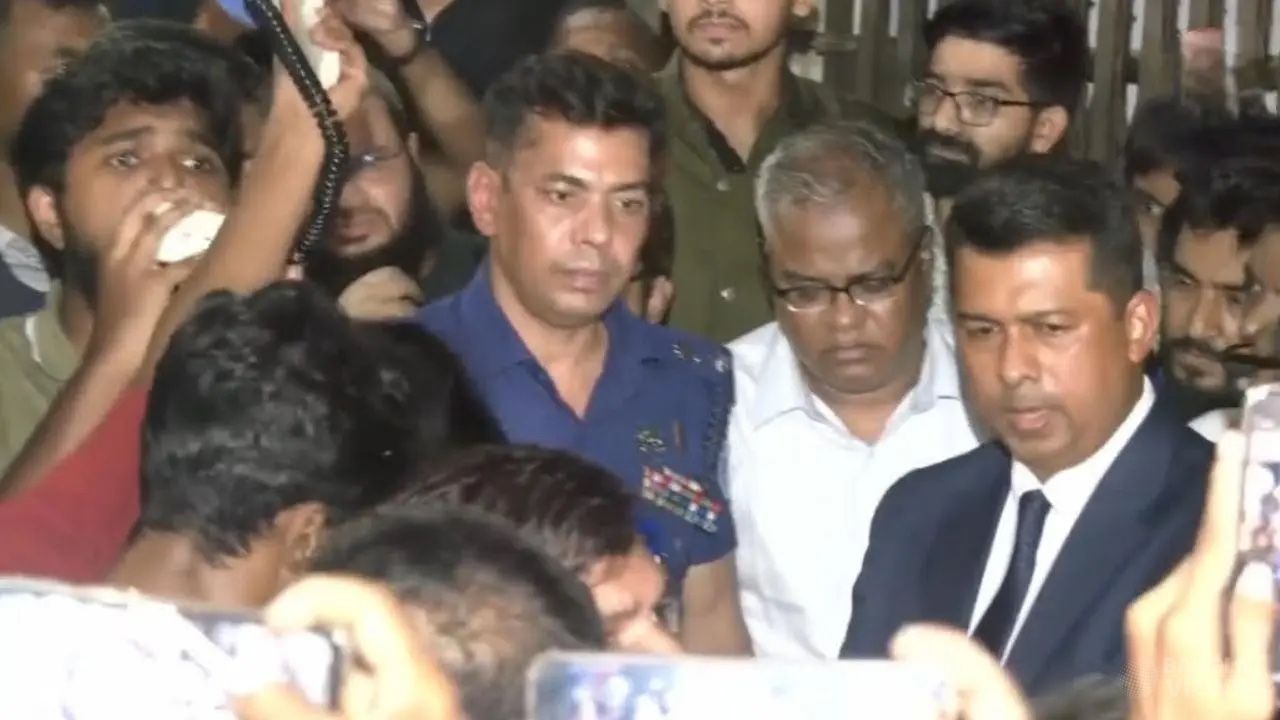 ‘আর ক্যাম্পাসে ফিরবেন না’, শিক্ষার্থীদের শর্তে চুয়েট ছাড়লেন উপাচার্য