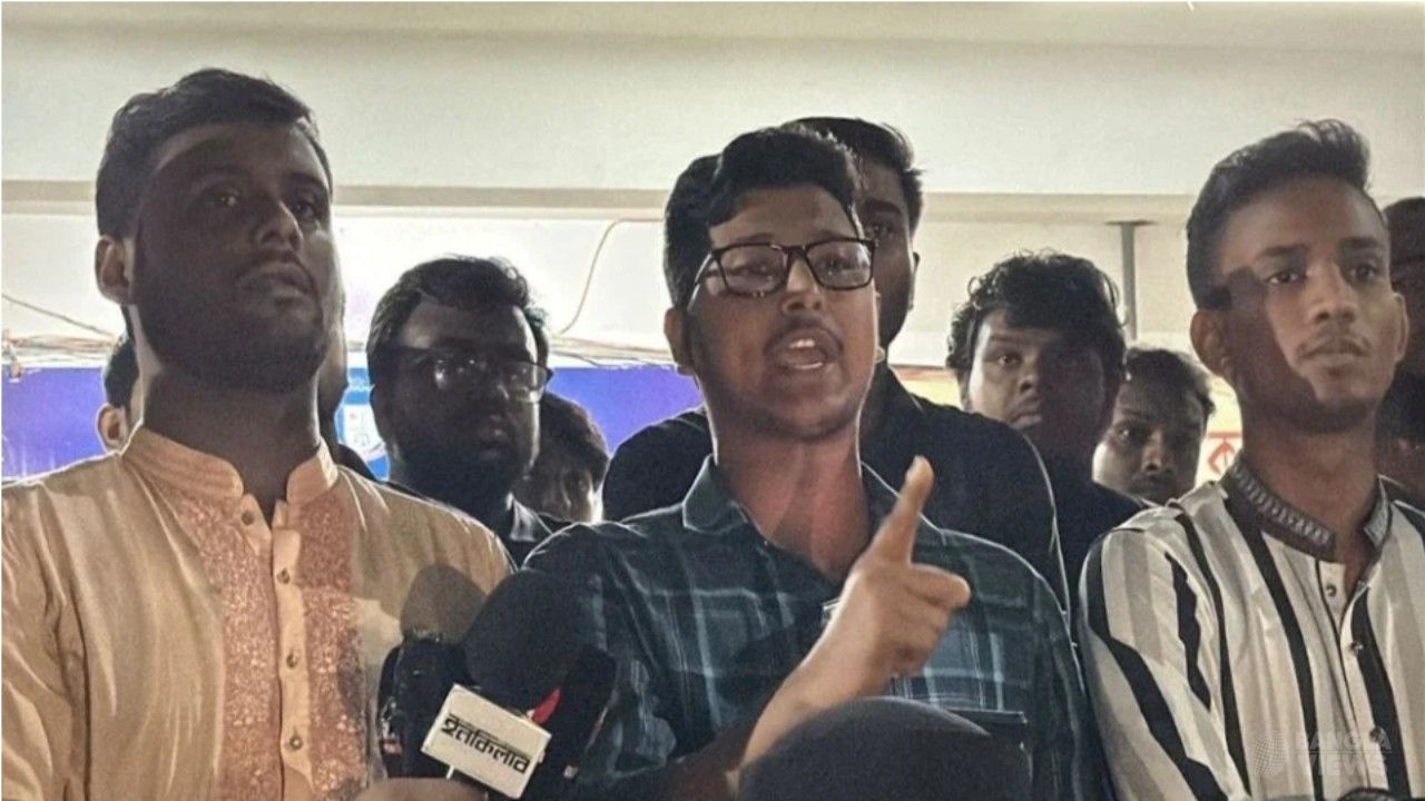 পশু জবাই নিষিদ্ধের প্রতিবাদে জকসুর বিক্ষোভ