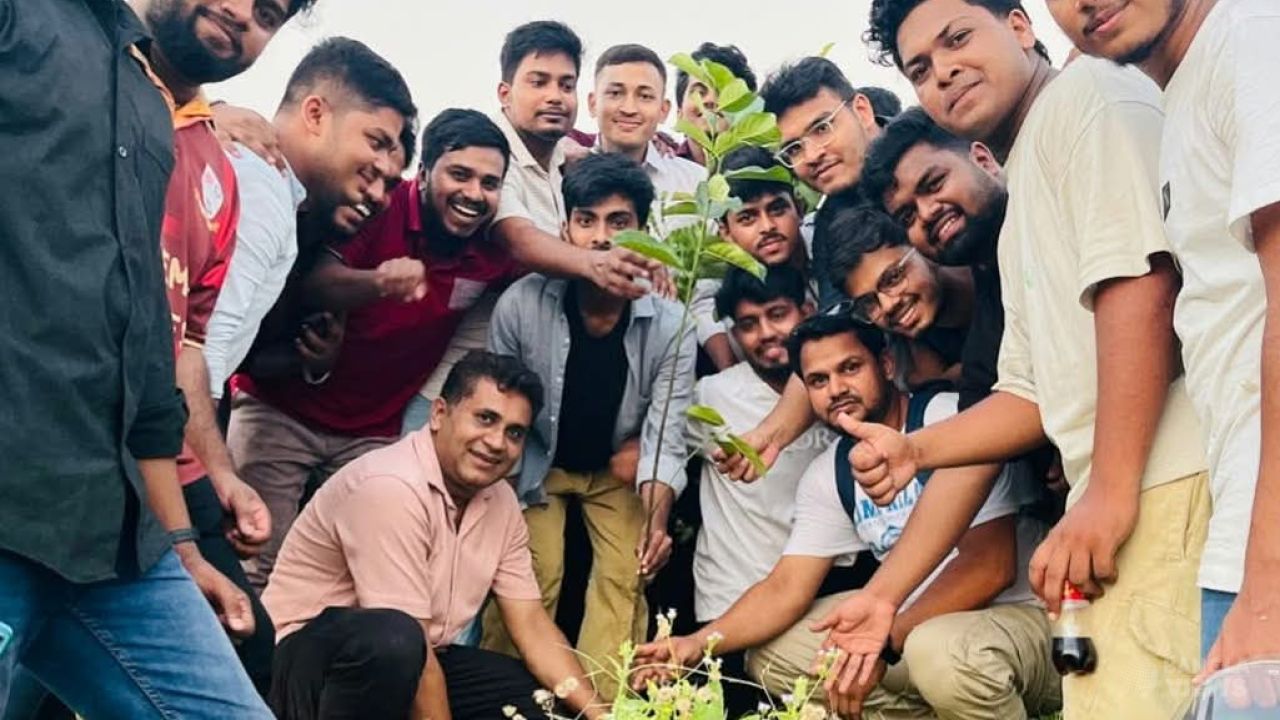জবির দ্বিতীয় ক্যাম্পাসে সবুজায়নে ম্যানেজমেন্ট বিভাগের বৃক্ষরোপণ