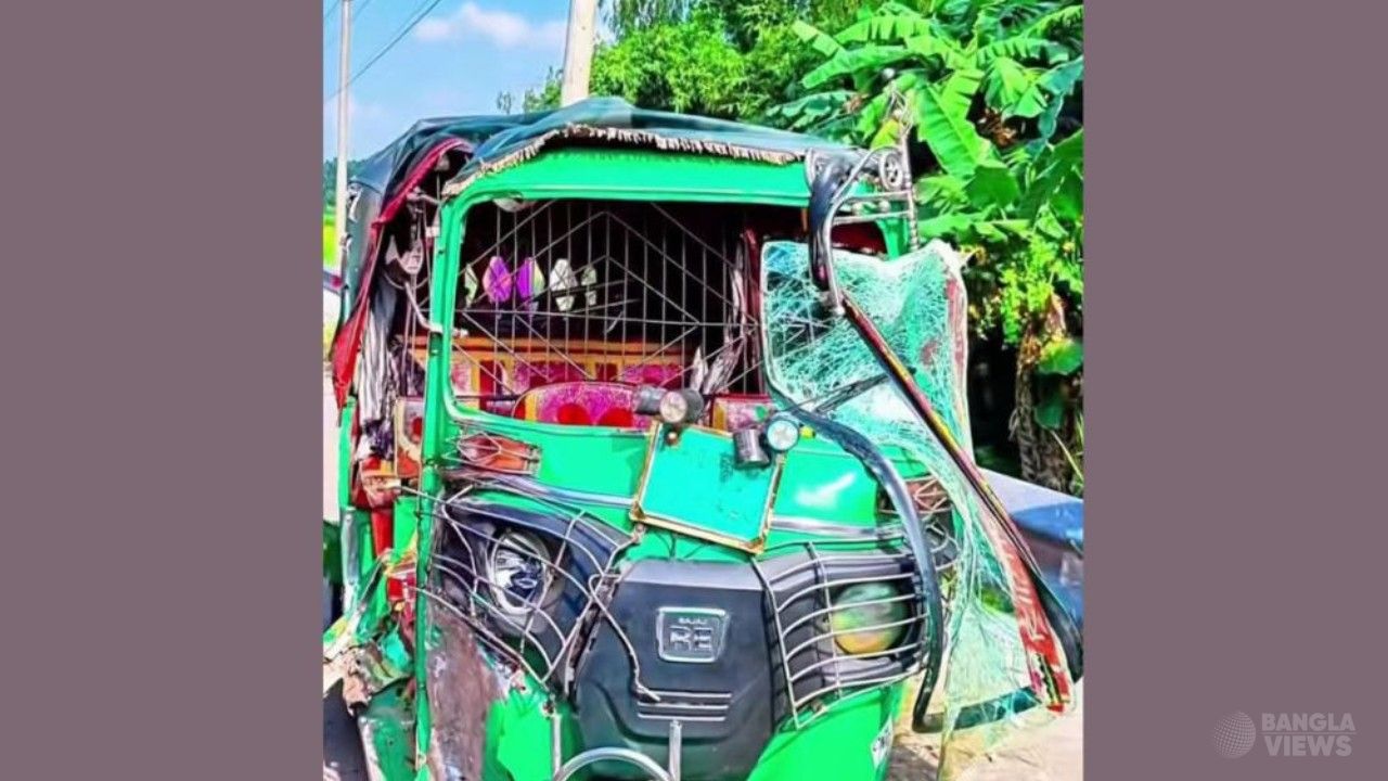নরসিংদীতে দুই সিএনজির মুখোমুখি সংঘর্ষ, নিহত ১