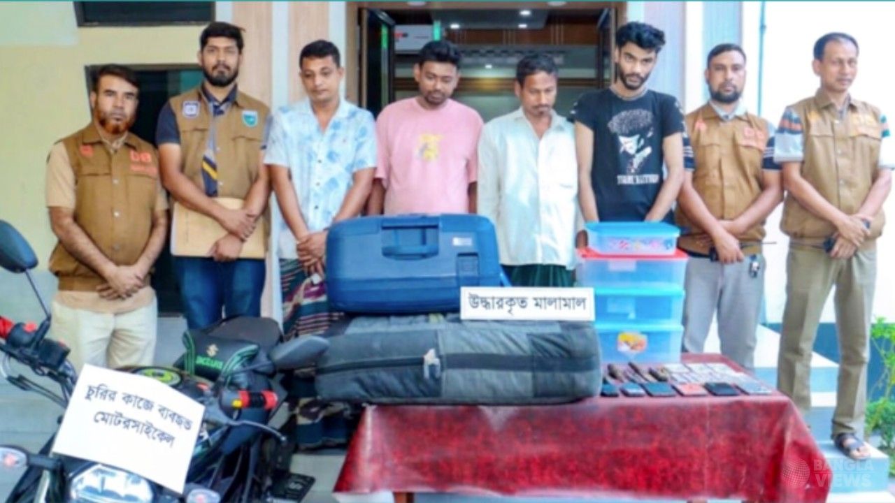 রাজশাহীতে সিনেমা স্টাইলে ক্রিকেটারদের লাগেজ চুরি, গ্রেপ্তার ৪