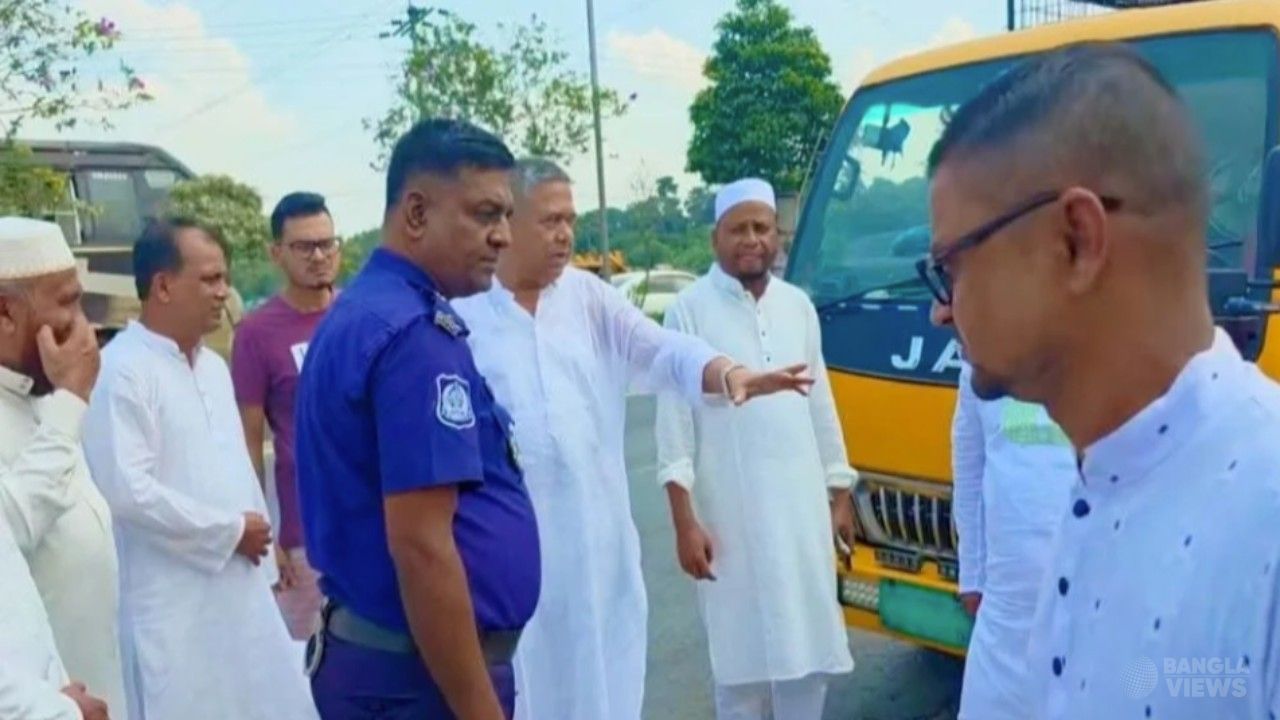 শ্রীপুরে খালে মরা মুরগি ফেলার সময় হাতেনাতে ধরে পুলিশে দিলেন এমপি