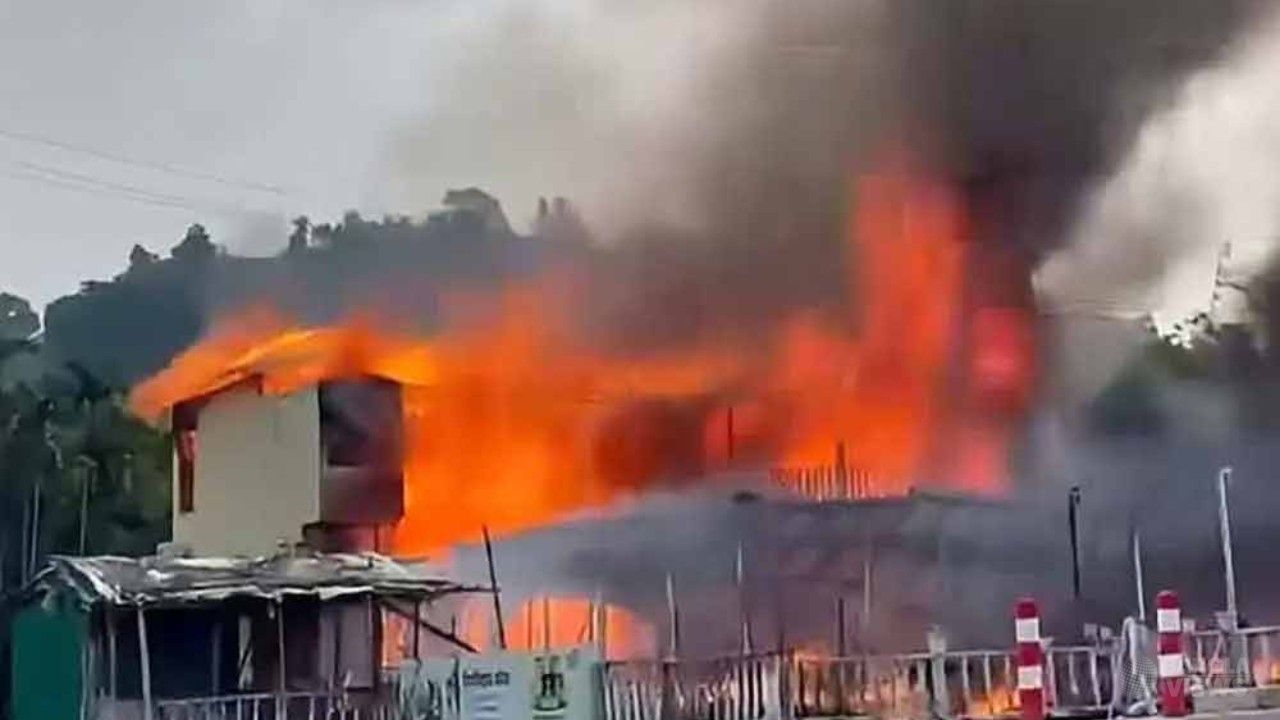 কক্সবাজারে টুপটুপ রিসোর্টে আগুন, নিহত বেড়ে ১০