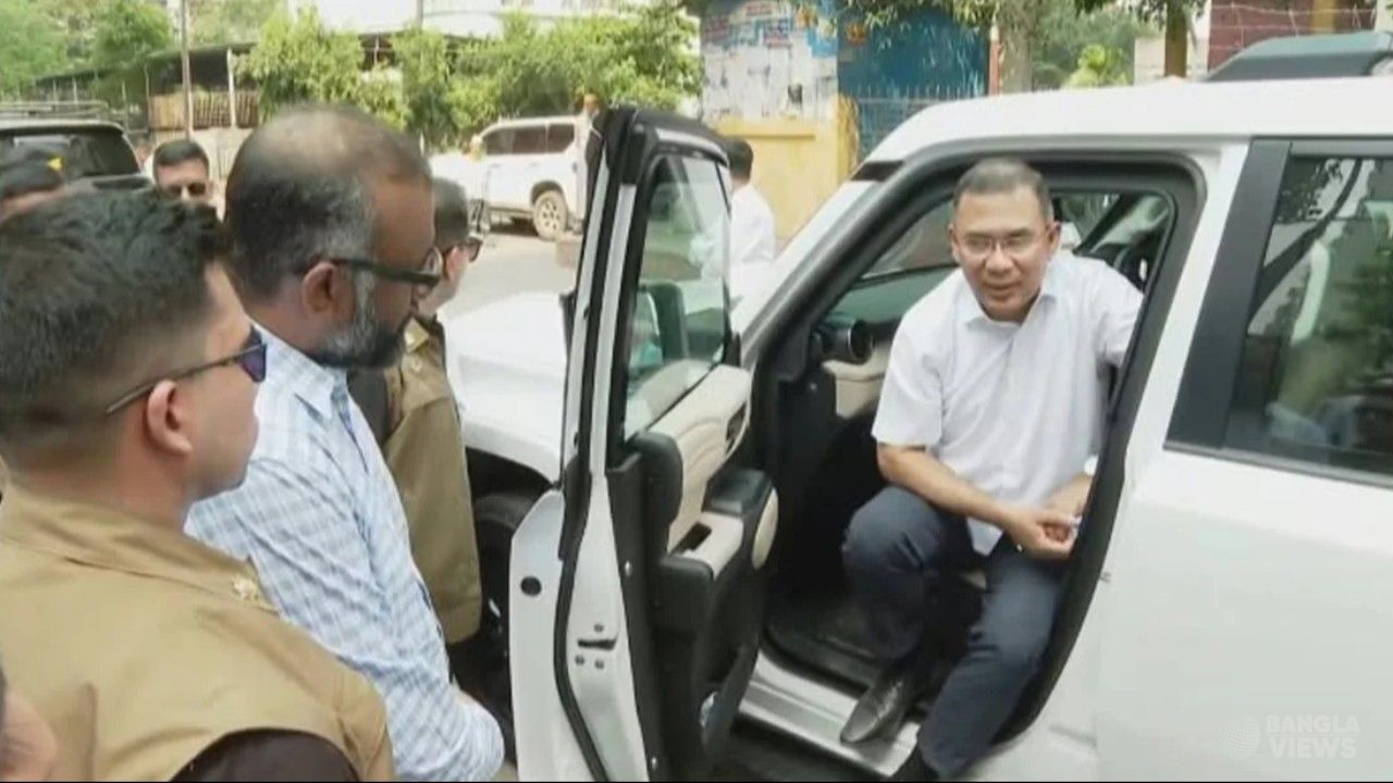সাড়ে চার ঘণ্টায় ১৩ স্থানে প্রধানমন্ত্রীর আকস্মিক পরিদর্শন