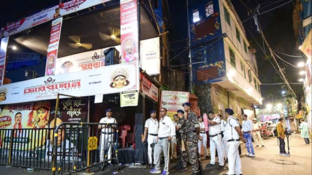 কলকাতায় দুর্গাপূজার মণ্ডপে পদদলিত হয়ে নিহত বেড়ে ১৯, আটক ১২
