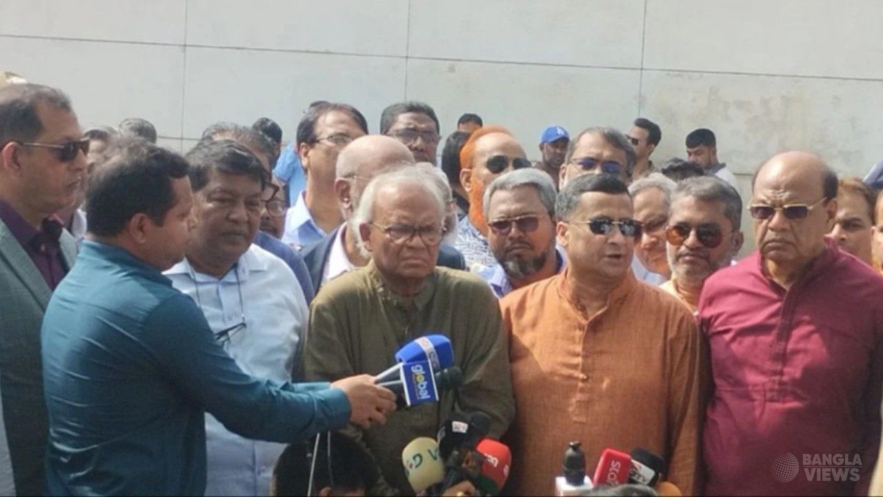 প্রবাসে থেকেও তারেক রহমান দেশের মানুষের পাশে দাঁড়িয়েছেন: রিজভী