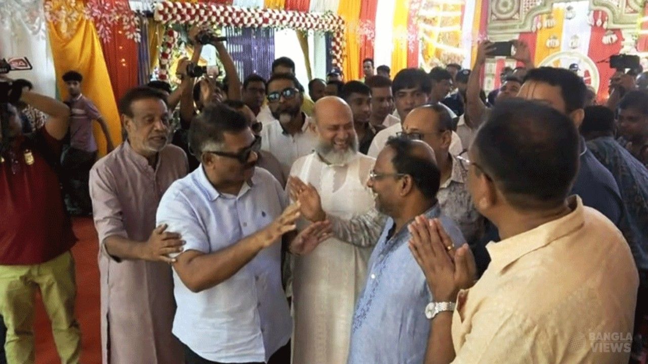 নাটোরে পূজামণ্ডপ পরিদর্শনে ভারতের সহকারী হাইকমিশনার