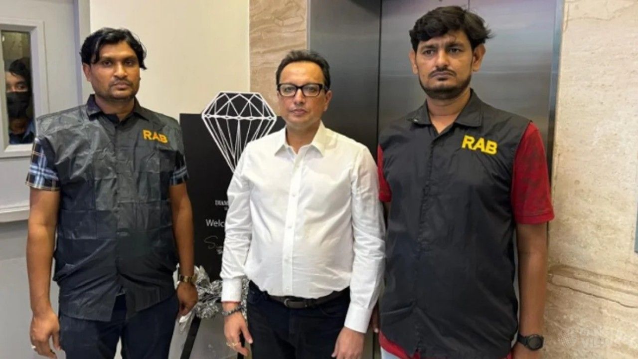 বনানী থেকে ডায়মন্ড ওয়ার্ল্ডের এমডি দিলীপ আগারওয়ালা গ্রেপ্তার