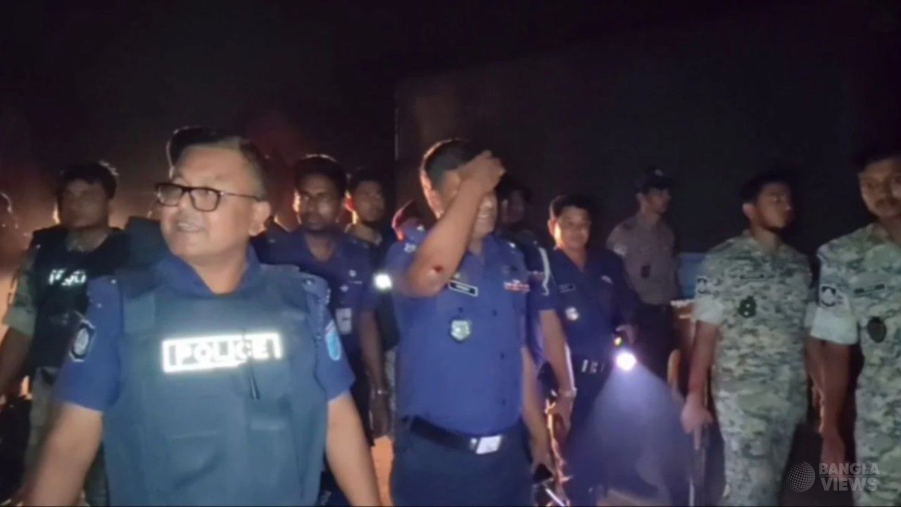 গোপালগঞ্জে ফুটবল খেলাকে কেন্দ্র করে টর্চ জ্বালিয়ে সং'ঘর্ষ, ৫ পুলিশসহ আ'হত ৩০