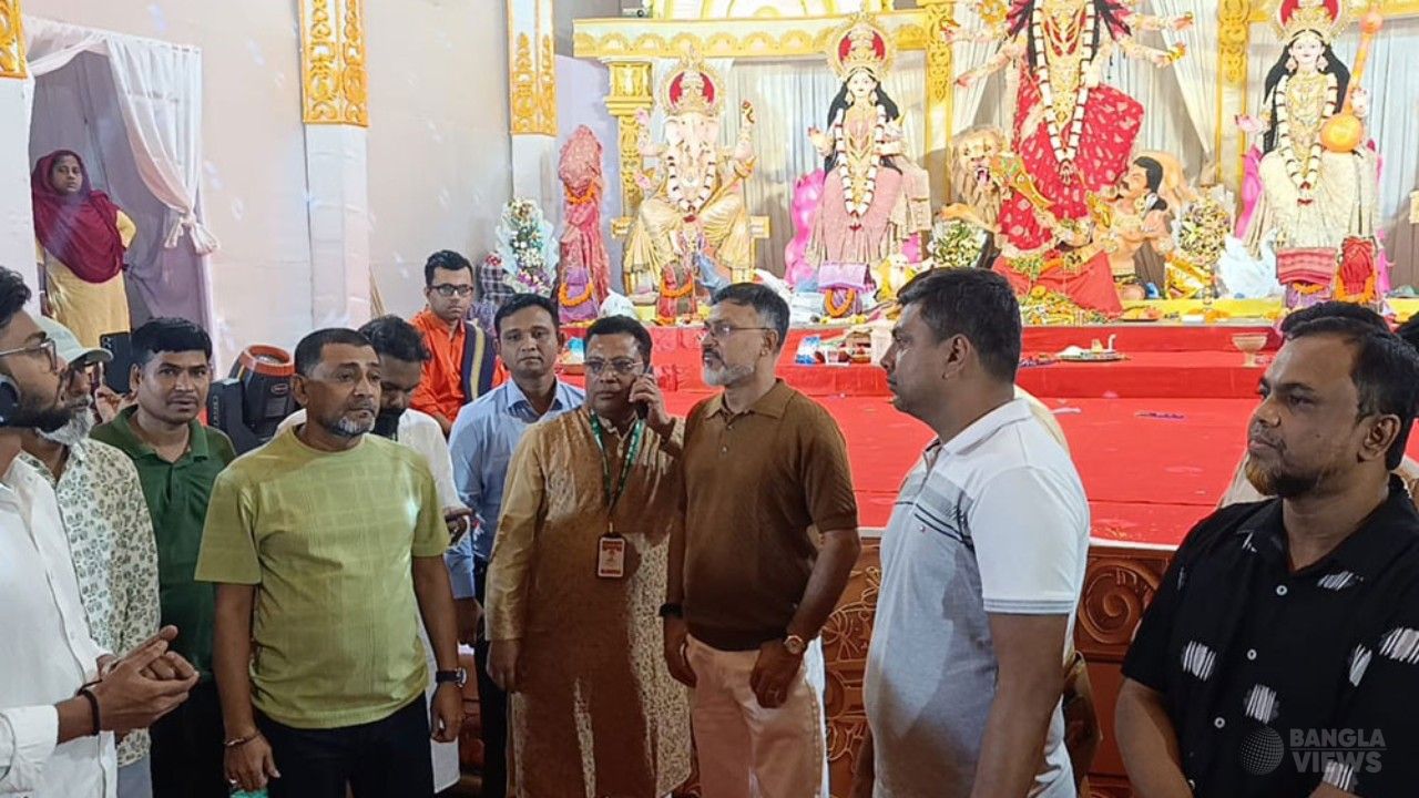 বসুন্ধরায় দুর্গাপূজামণ্ডপ পরিদর্শন করলেন ডিএনসিসি প্রশাসক