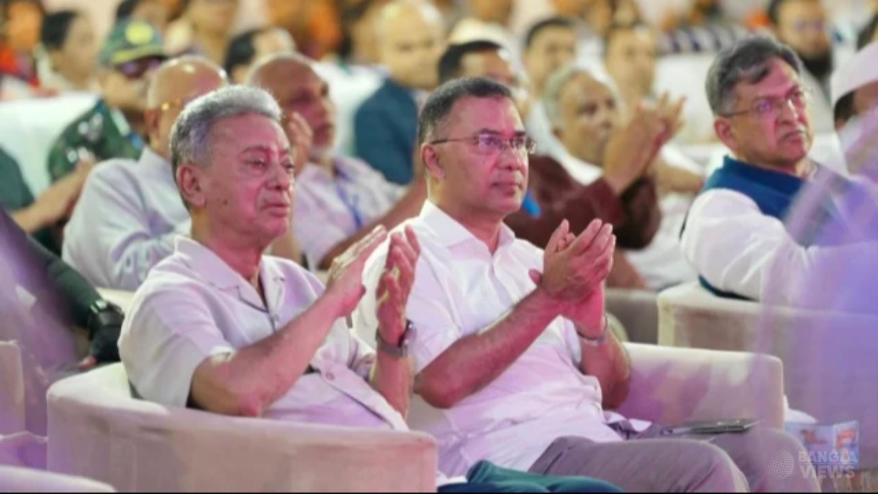 চট্টগ্রামে জেএম সেন হলের পূজামণ্ডপ পরিদর্শন করলেন প্রধানমন্ত্রী