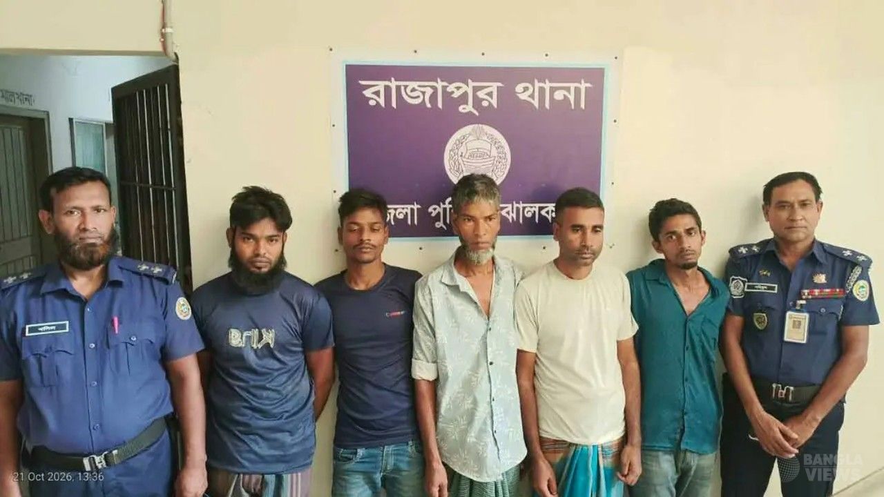ঝালকাঠিতে বিকাশ ব্যবসায়ীকে কুপিয়ে ৭ লাখ টাকা ছিনতাই, গ্রেপ্তার ৫