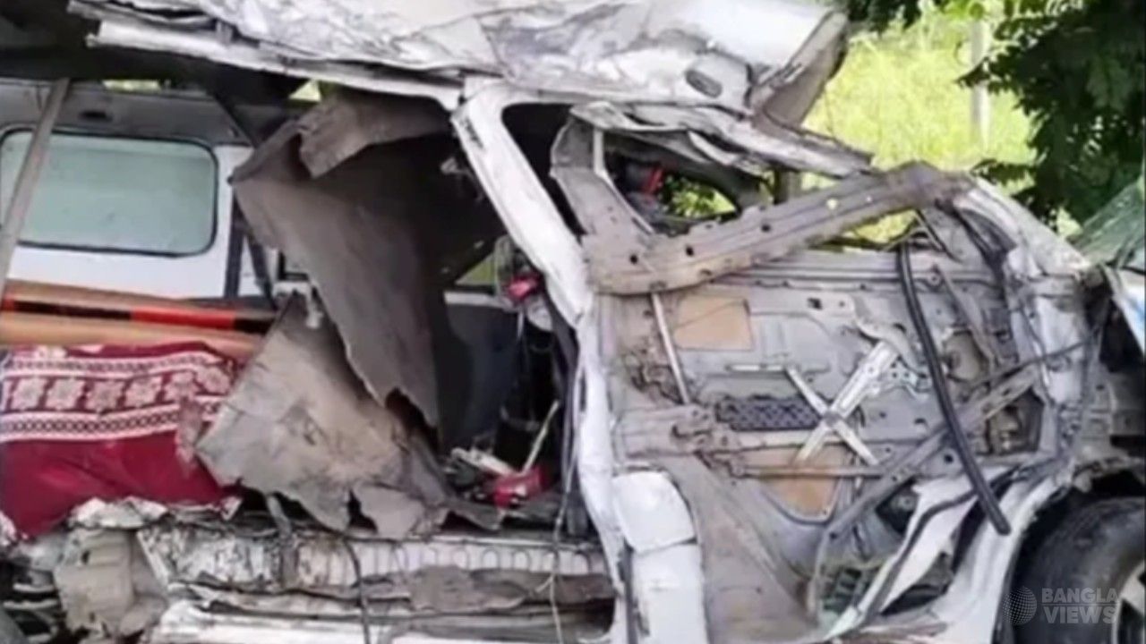 ফরিদপুরের মধুখালীতে বাস ও অ্যাম্বুলেন্সের সংঘর্ষে নিহত ৩
