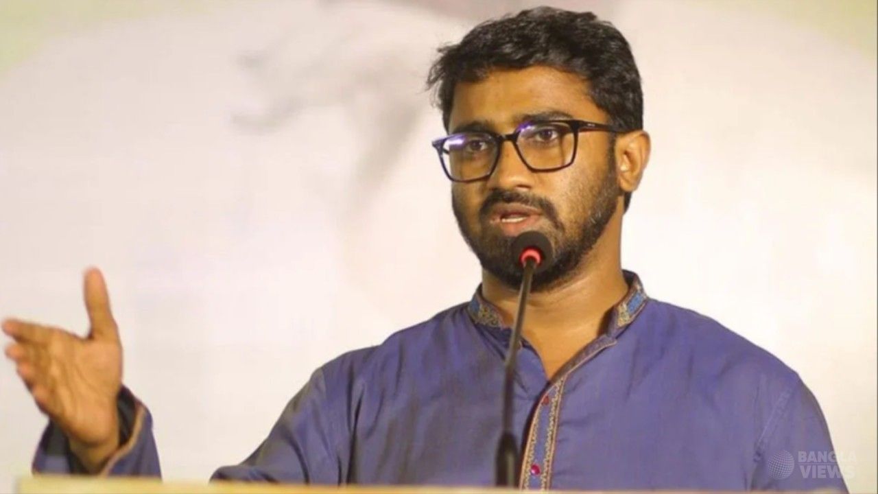 চুমু দেওয়া শিক্ষক বা রাজনৈতিক নেতার কাজ নয়: রাশেদ খান