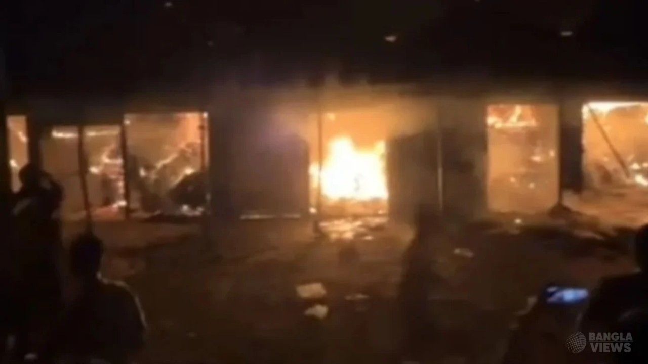 ফরিদপুরে আগুনে পুড়ল ৭ পাটের গুদাম, ক্ষতি প্রায় ২ কোটি টাকা