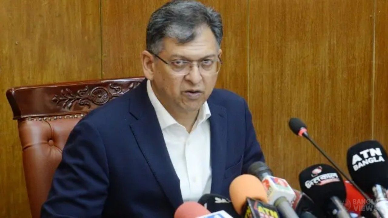 পুলিশের গাড়িতে হামলা ও ভাঙচুরের ঘটনায় কঠোর অবস্থানে সরকার: স্বরাষ্ট্রমন্ত্রী