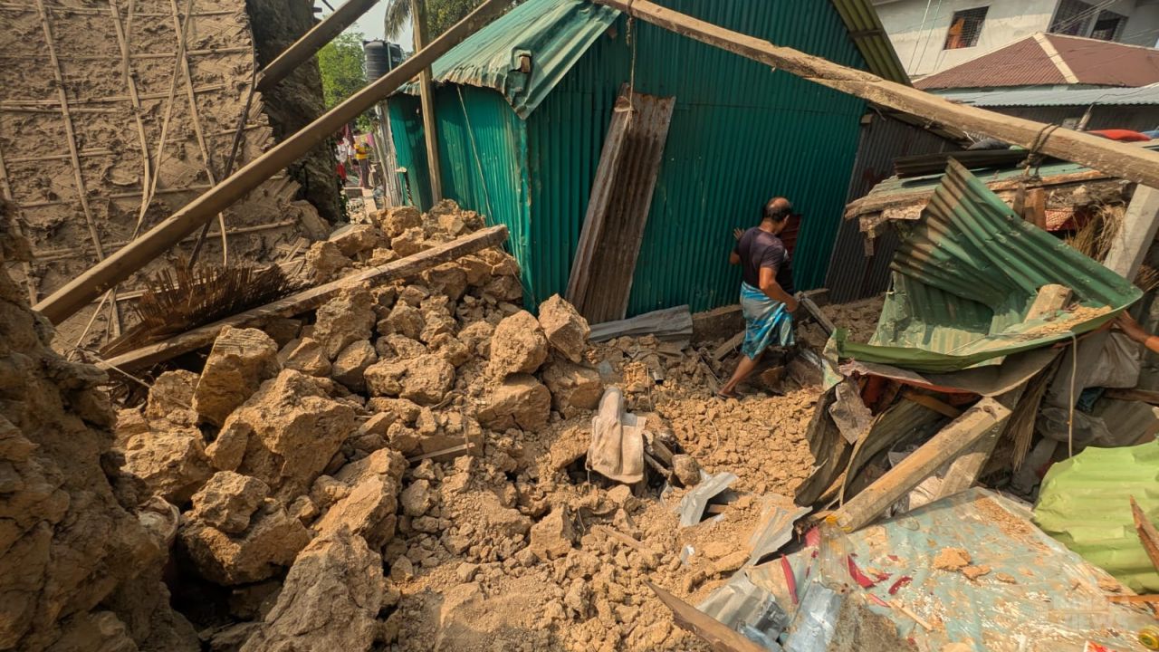 কালিয়াকৈরে প্রতিবেশীর মাটির ঘরের দেয়াল চাপা পড়ে নারীর মৃত্যু