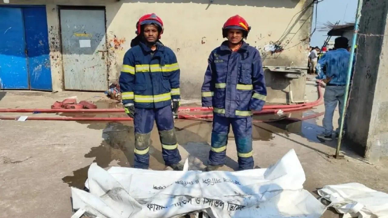 কেরানীগঞ্জের প্লাস্টিক কারখানায় আগুন, এক ব্যক্তির মরদেহ উদ্ধার
