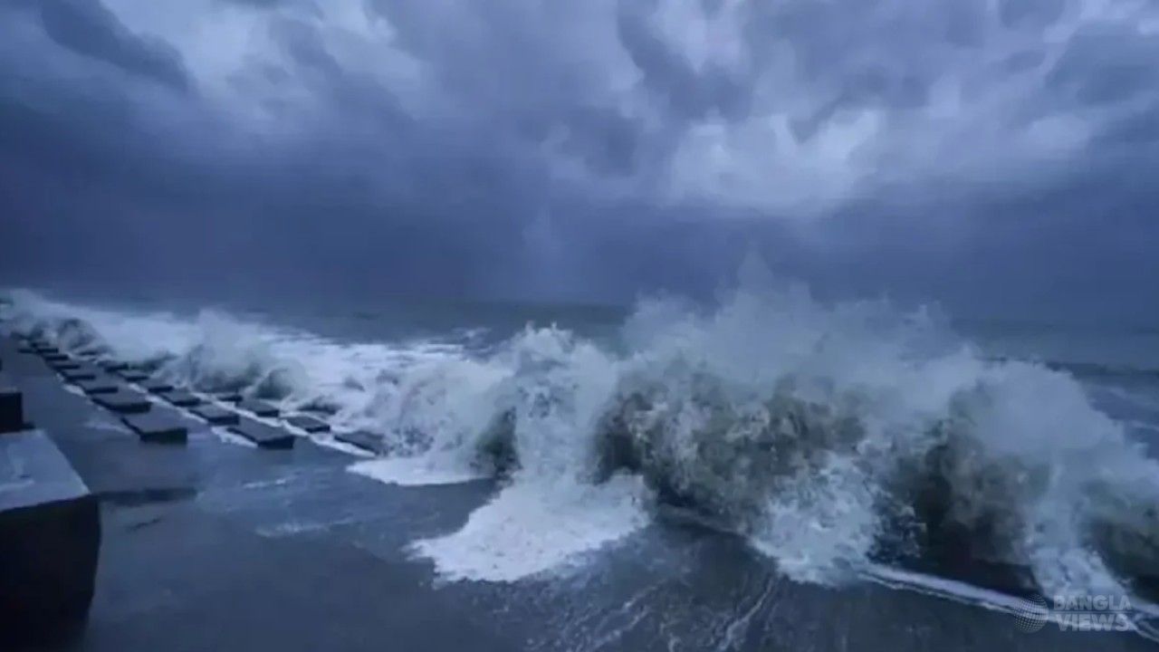 শক্তি বাড়িয়ে অতি প্রবল ঘূর্ণিঝড়ে রূপ নিচ্ছে ‘অর্ণব’