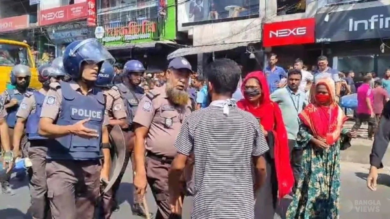 গাজীপুরে তিন ঘণ্টা মহাসড়ক অবরোধের পর সড়ক ছাড়লেন শ্রমিকেরা