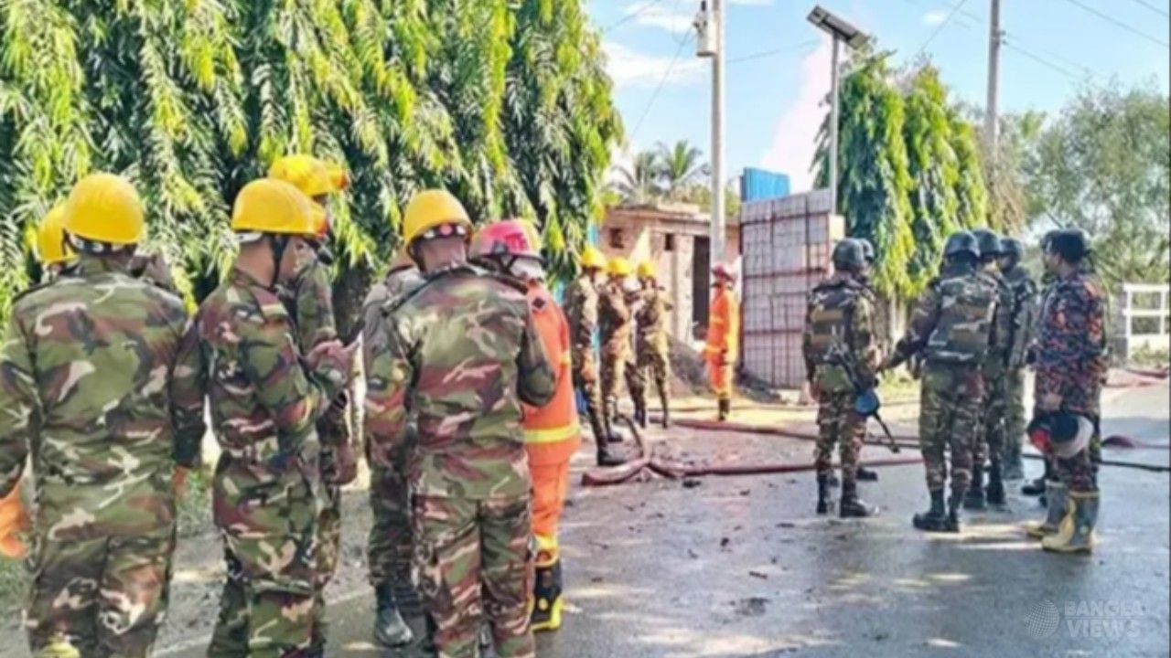 ১২ ঘণ্টায়ও নিয়ন্ত্রণে আসেনি নলকূপের গ্যাসের আগুন